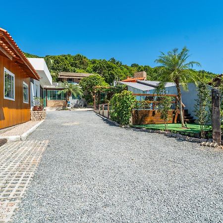 Вілла Residencial Com Piscina Possui Jacuzzi Aquecida Com Hidromassagem Бомбіняс Екстер'єр фото