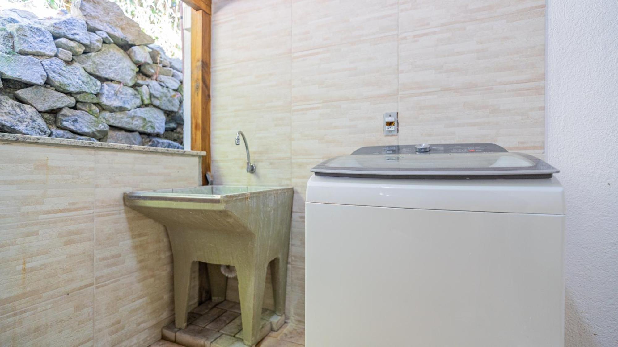 Вілла Residencial Com Piscina Possui Jacuzzi Aquecida Com Hidromassagem Бомбіняс Екстер'єр фото