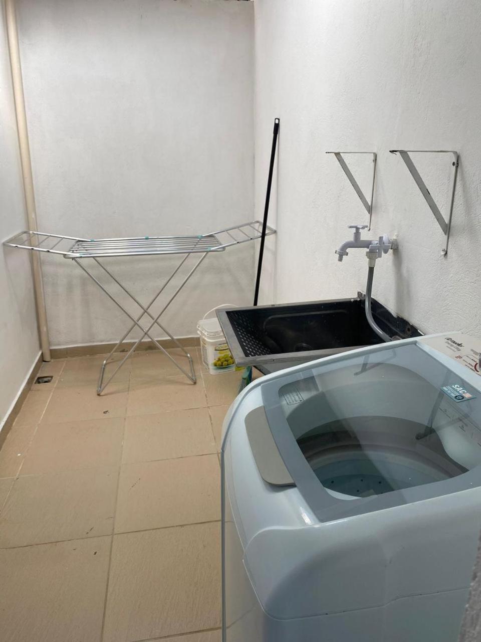 Вілла Residencial Com Piscina Possui Jacuzzi Aquecida Com Hidromassagem Бомбіняс Екстер'єр фото