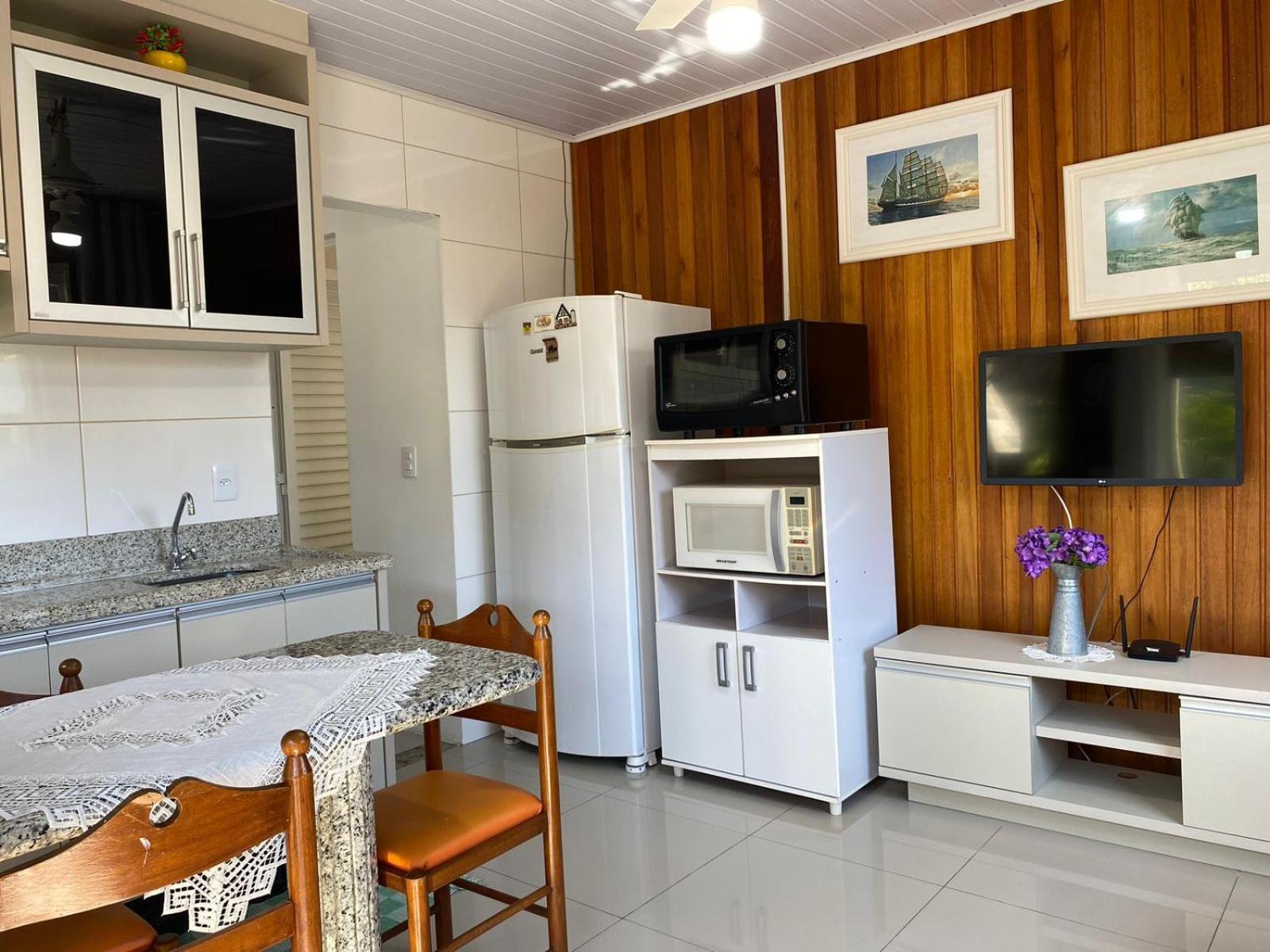 Вілла Residencial Com Piscina Possui Jacuzzi Aquecida Com Hidromassagem Бомбіняс Екстер'єр фото
