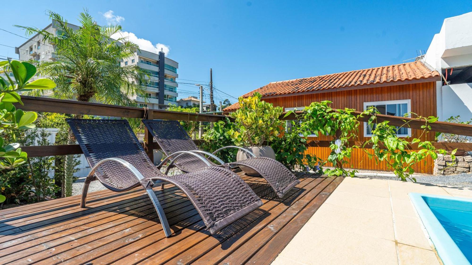 Вілла Residencial Com Piscina Possui Jacuzzi Aquecida Com Hidromassagem Бомбіняс Екстер'єр фото