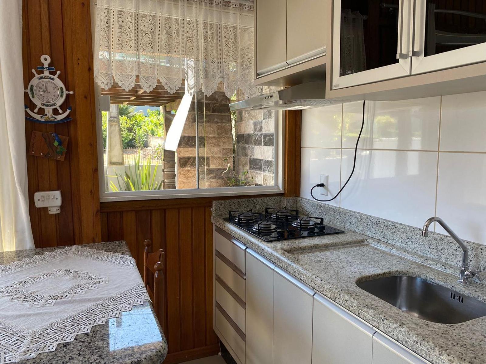 Вілла Residencial Com Piscina Possui Jacuzzi Aquecida Com Hidromassagem Бомбіняс Екстер'єр фото