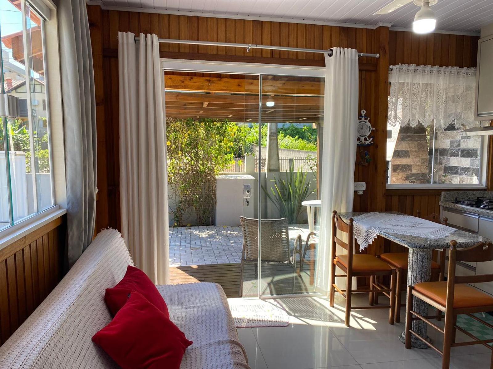 Вілла Residencial Com Piscina Possui Jacuzzi Aquecida Com Hidromassagem Бомбіняс Екстер'єр фото