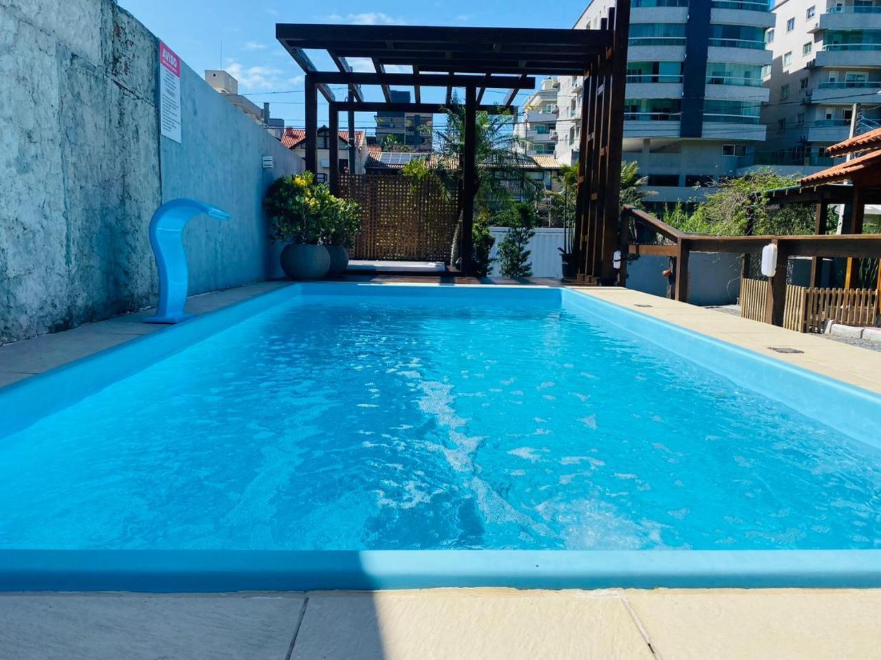 Вілла Residencial Com Piscina Possui Jacuzzi Aquecida Com Hidromassagem Бомбіняс Екстер'єр фото