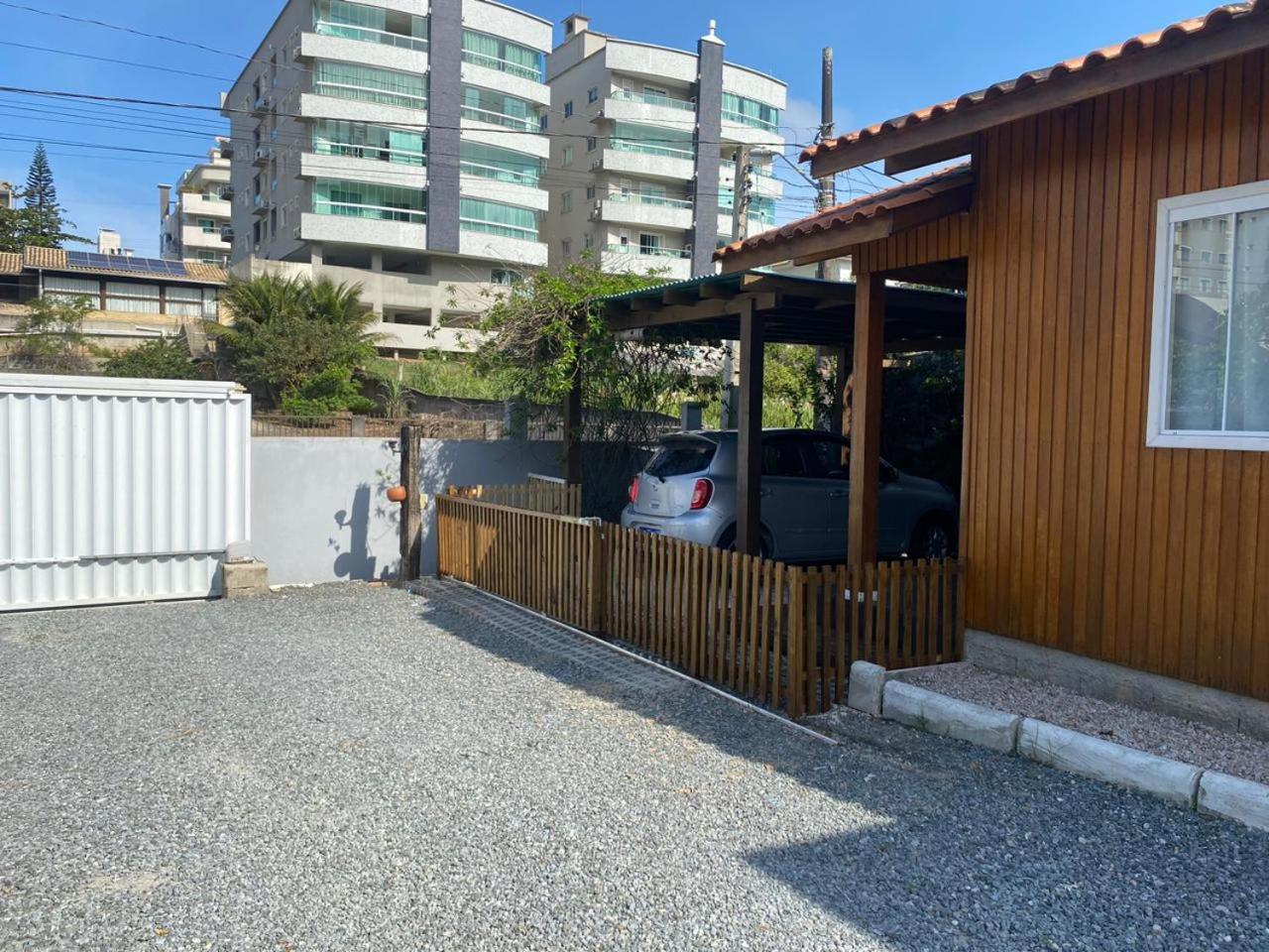 Вілла Residencial Com Piscina Possui Jacuzzi Aquecida Com Hidromassagem Бомбіняс Екстер'єр фото