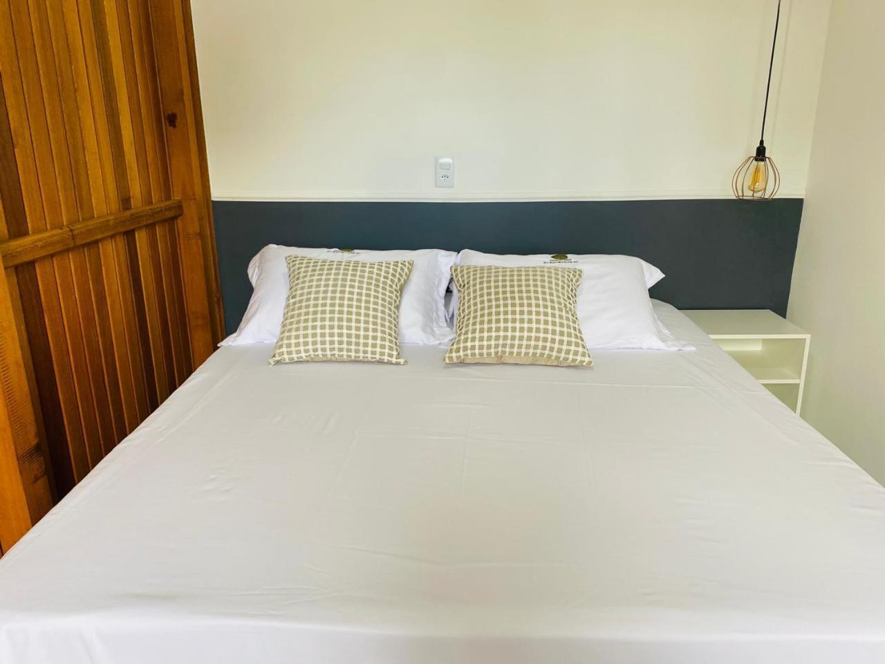 Вілла Residencial Com Piscina Possui Jacuzzi Aquecida Com Hidromassagem Бомбіняс Екстер'єр фото