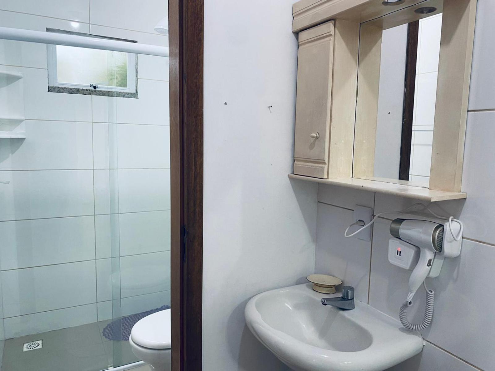 Вілла Residencial Com Piscina Possui Jacuzzi Aquecida Com Hidromassagem Бомбіняс Екстер'єр фото