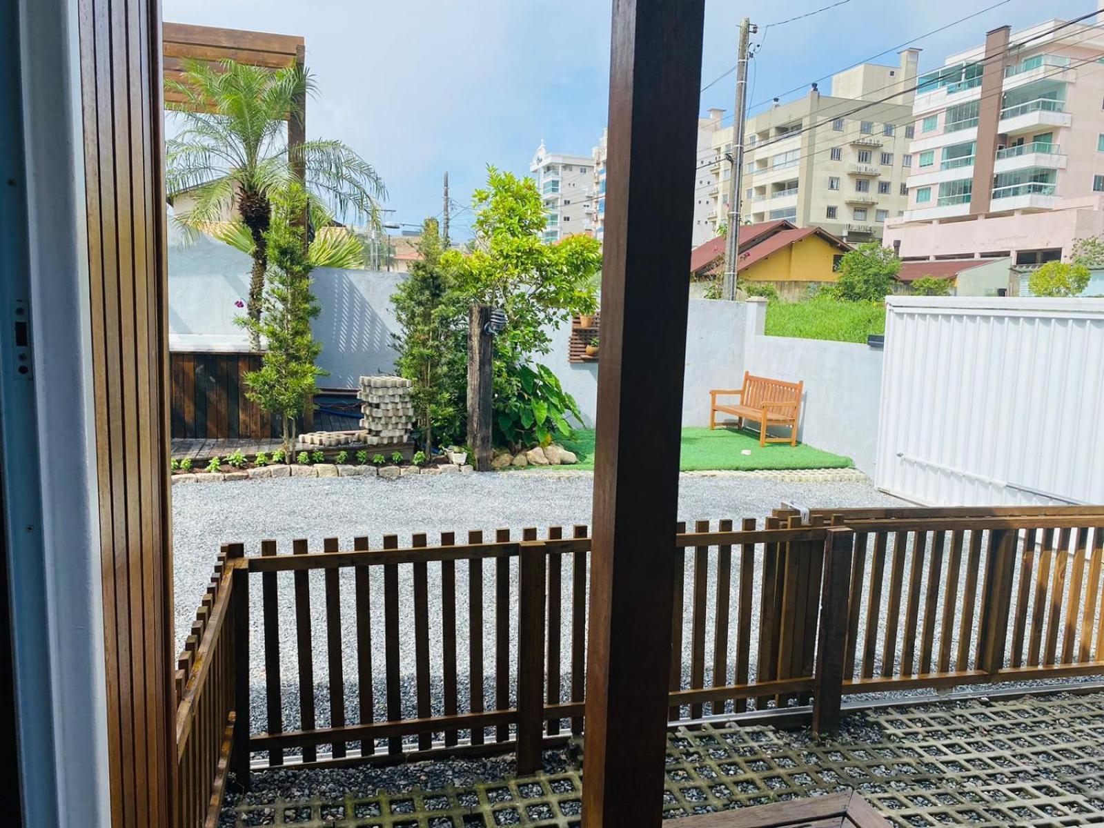 Вілла Residencial Com Piscina Possui Jacuzzi Aquecida Com Hidromassagem Бомбіняс Екстер'єр фото