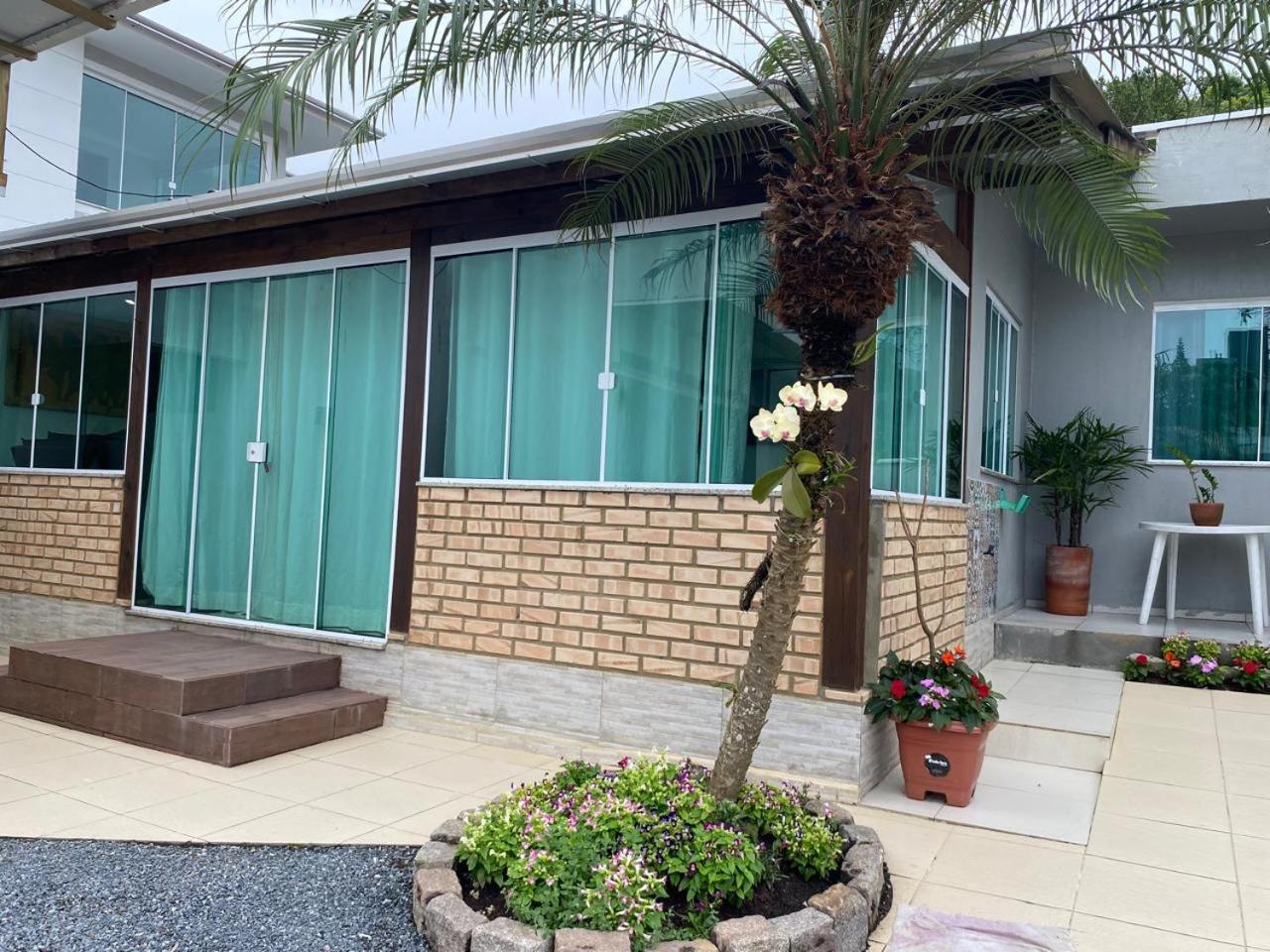 Вілла Residencial Com Piscina Possui Jacuzzi Aquecida Com Hidromassagem Бомбіняс Екстер'єр фото