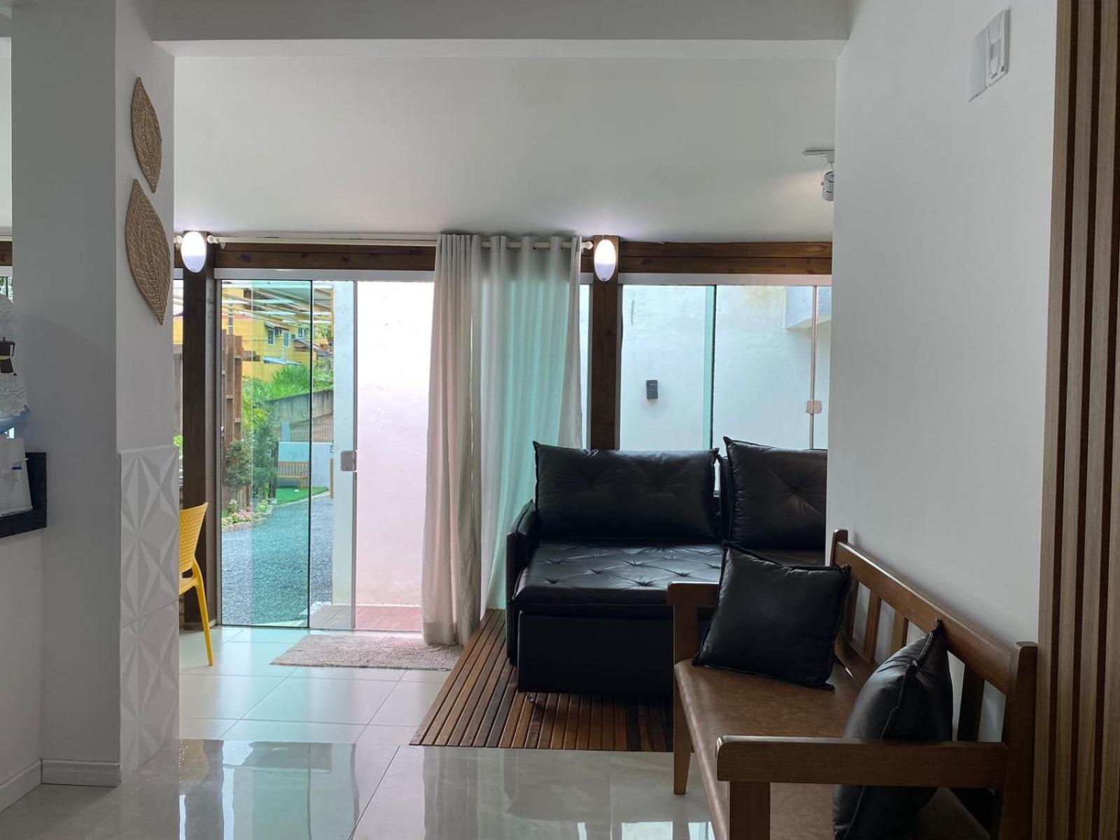 Вілла Residencial Com Piscina Possui Jacuzzi Aquecida Com Hidromassagem Бомбіняс Екстер'єр фото