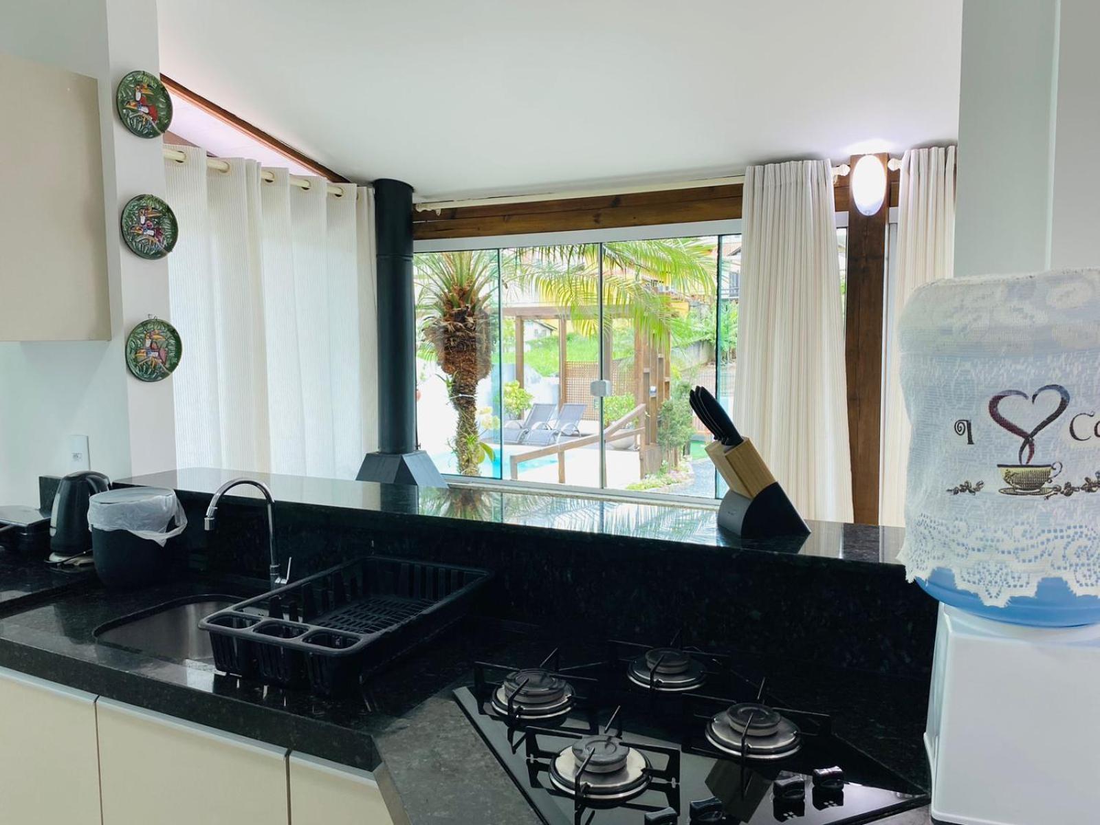 Вілла Residencial Com Piscina Possui Jacuzzi Aquecida Com Hidromassagem Бомбіняс Екстер'єр фото