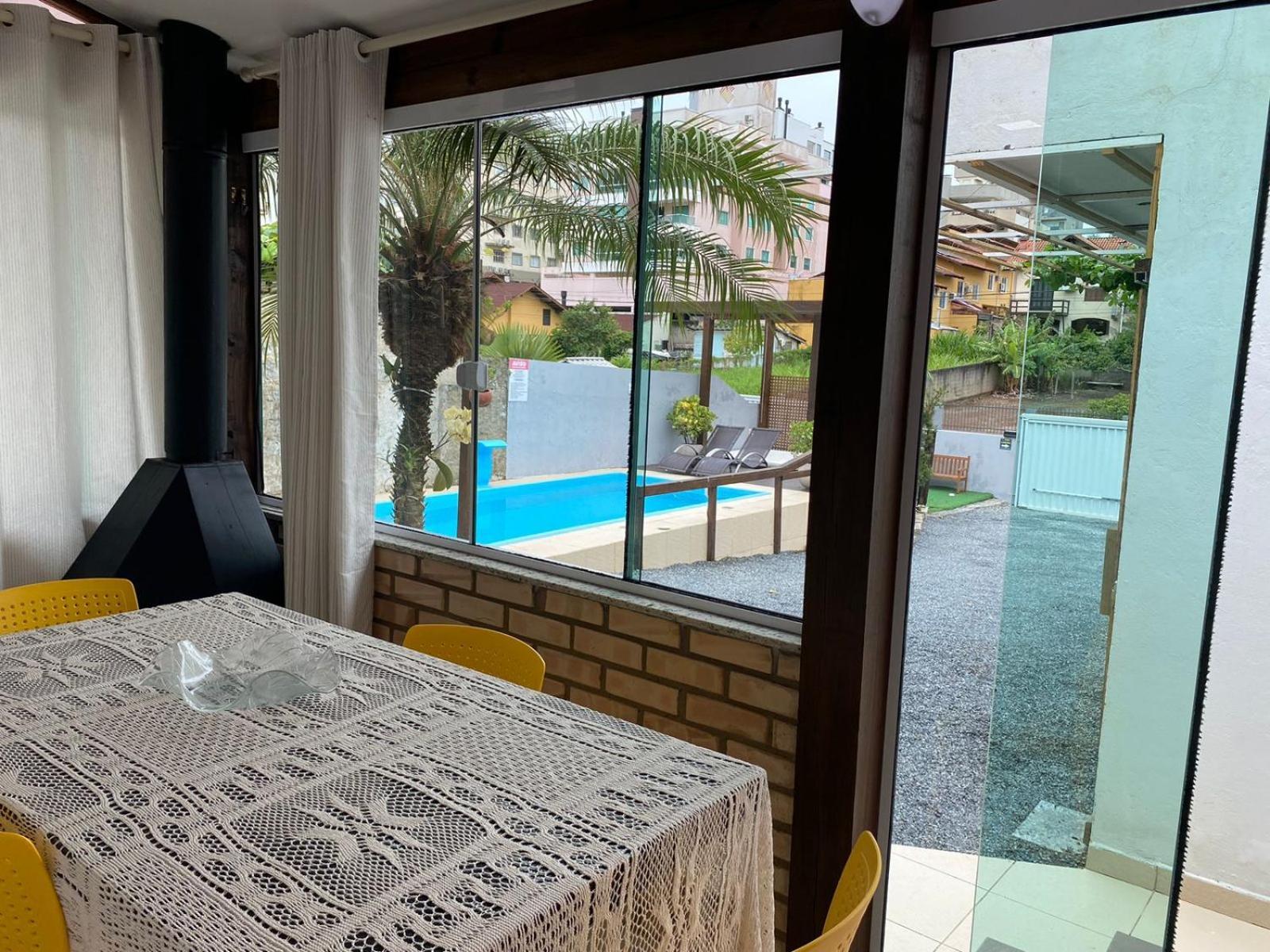 Вілла Residencial Com Piscina Possui Jacuzzi Aquecida Com Hidromassagem Бомбіняс Екстер'єр фото