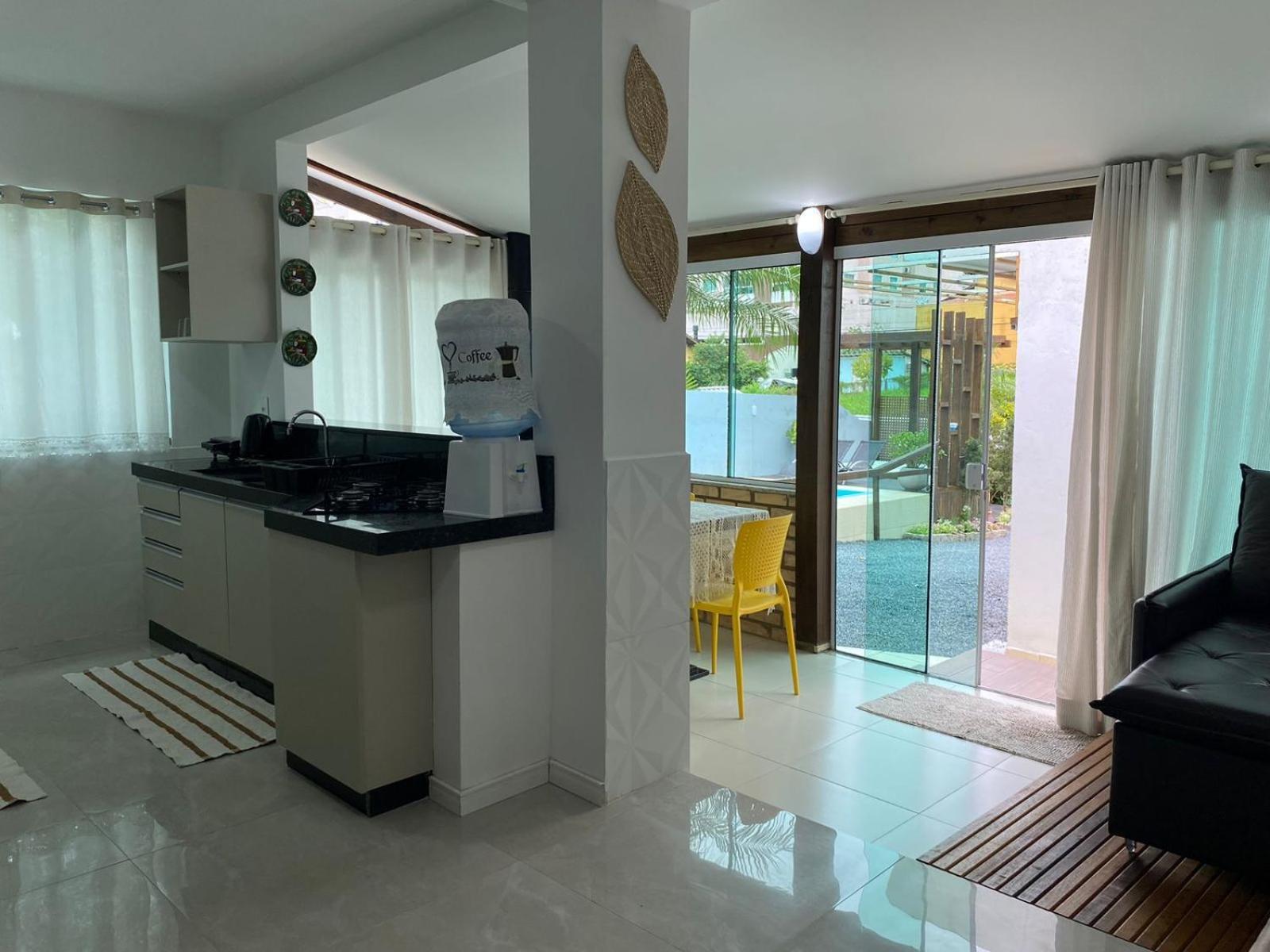 Вілла Residencial Com Piscina Possui Jacuzzi Aquecida Com Hidromassagem Бомбіняс Екстер'єр фото