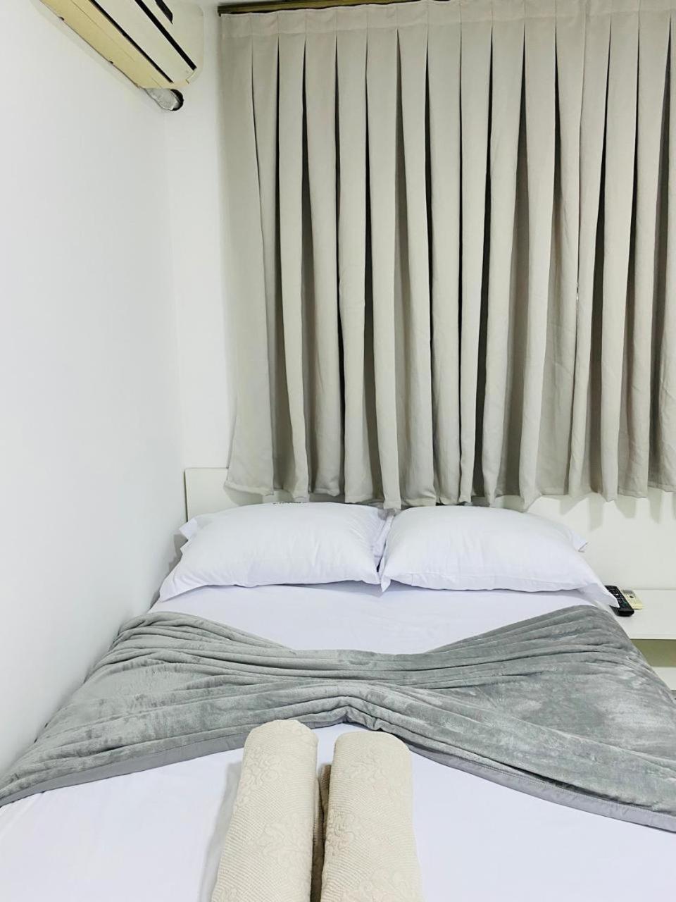 Вілла Residencial Com Piscina Possui Jacuzzi Aquecida Com Hidromassagem Бомбіняс Екстер'єр фото