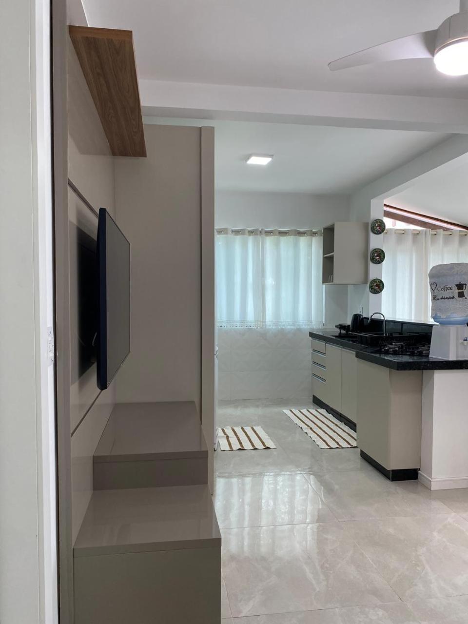Вілла Residencial Com Piscina Possui Jacuzzi Aquecida Com Hidromassagem Бомбіняс Екстер'єр фото