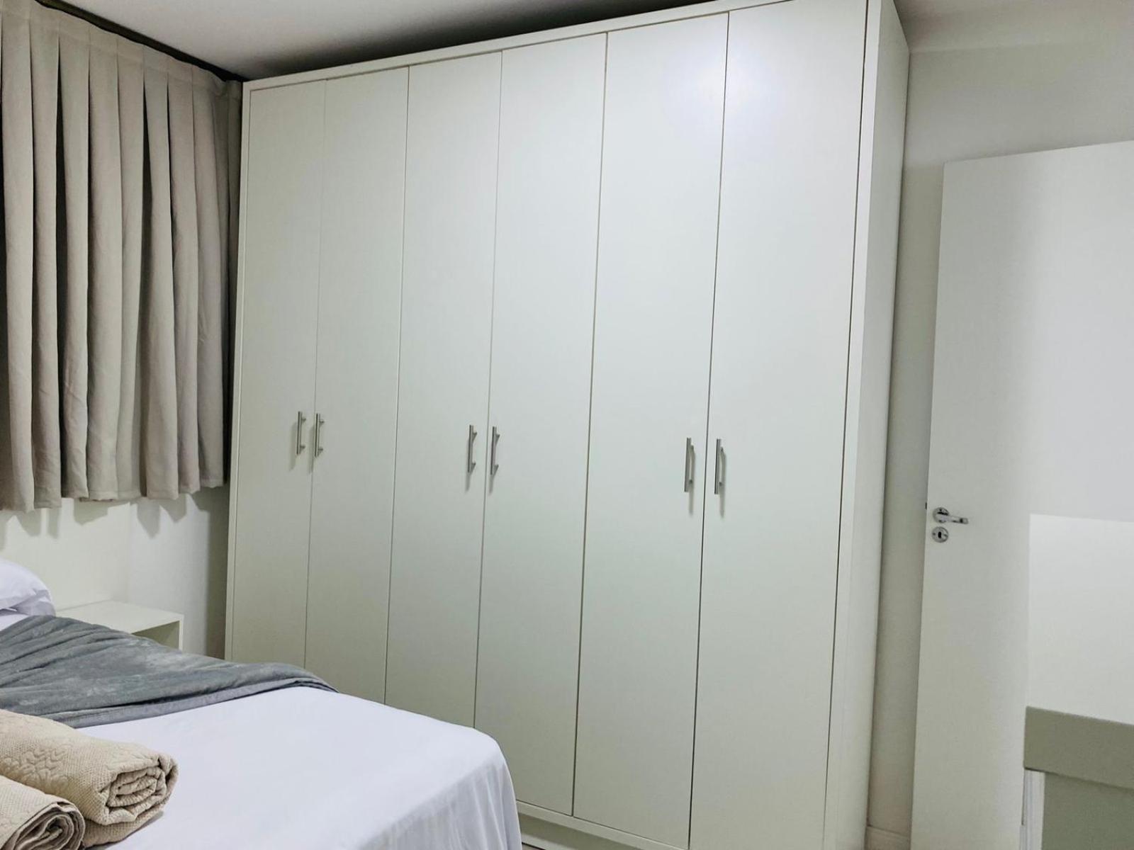 Вілла Residencial Com Piscina Possui Jacuzzi Aquecida Com Hidromassagem Бомбіняс Екстер'єр фото