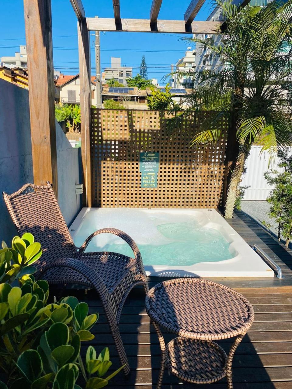 Вілла Residencial Com Piscina Possui Jacuzzi Aquecida Com Hidromassagem Бомбіняс Екстер'єр фото